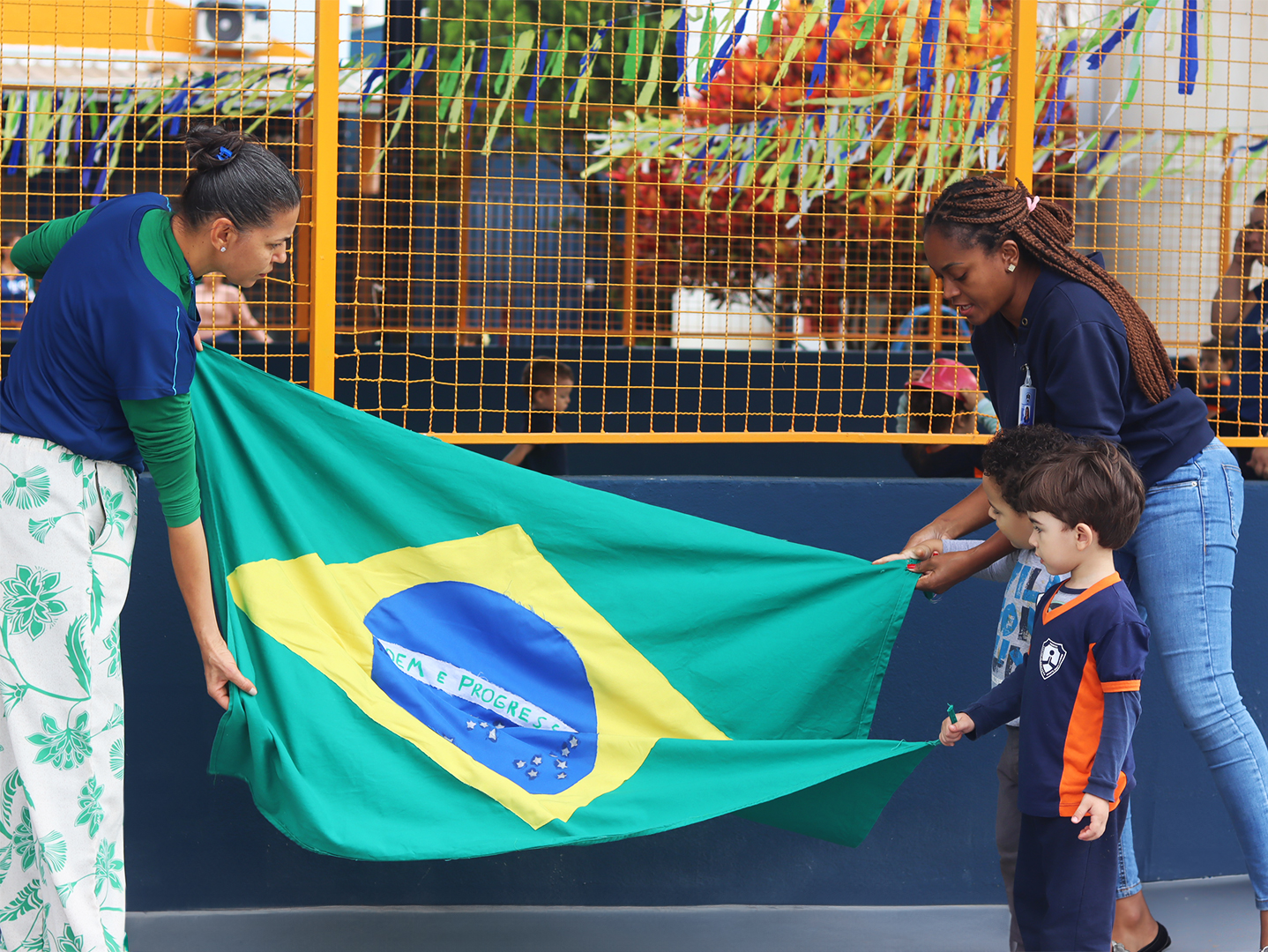 Em clima de Copa do Mundo, Jardim C exercita coordenação motora e trabalho em equipe